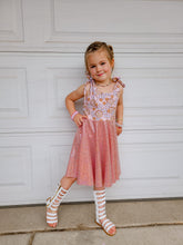 Load image into Gallery viewer, White Daisy choker