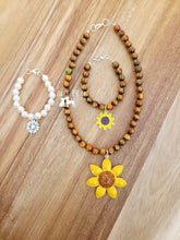 Load image into Gallery viewer, Sunflower necklace
